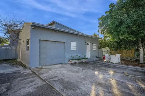 2104 NW 1st Terrace Miami FL 33125