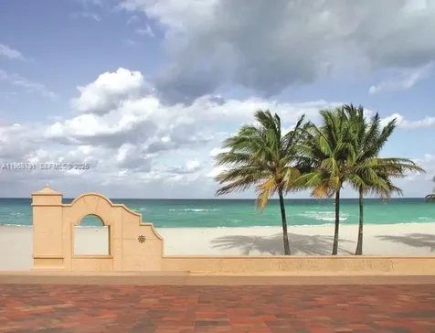 5300 Grant Street Hollywood FL 33021