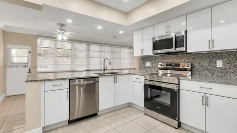 5300 Grant Street Hollywood FL 33021