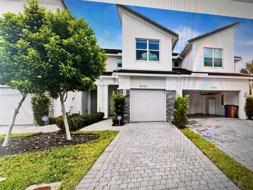 4342 Lago Drive Pompano Beach FL 33064