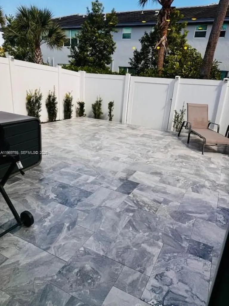 4342 Lago Drive Pompano Beach FL 33064