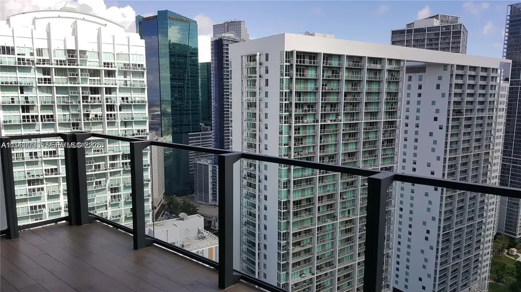 68 SE 6th Street Miami FL 33131