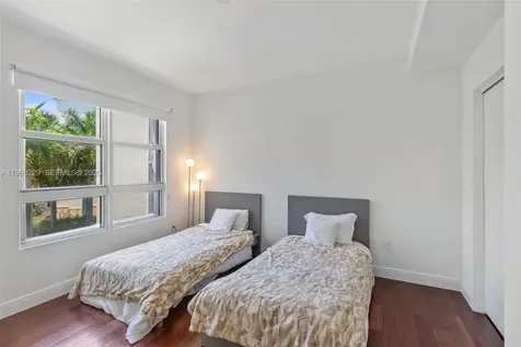 749 Crandon Bl Key Biscayne FL 33149
