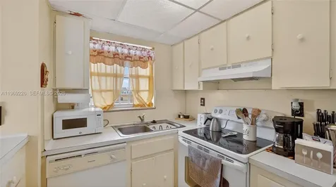 8889 W Fontainebleau Boulevard Miami FL 33172
