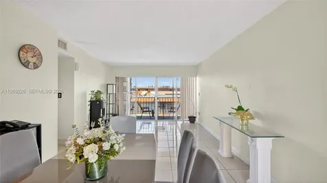8889 W Fontainebleau Boulevard Miami FL 33172