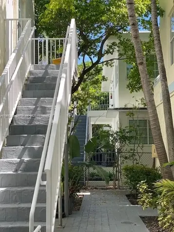 719 Meridian Avenue Miami Beach FL 33139