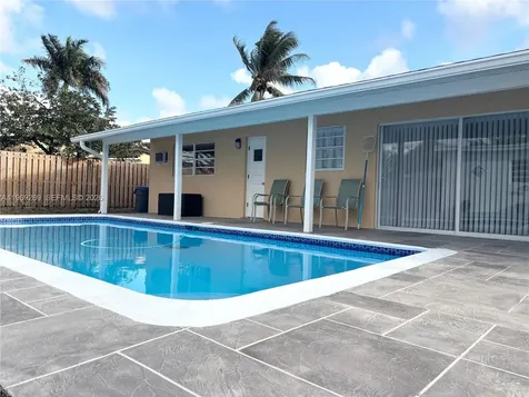 6751 Cleveland Street Hollywood FL 33024