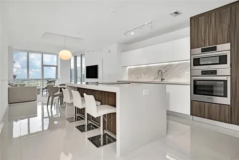 851 NE 1st Avenue Miami FL 33132