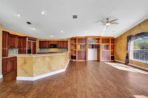 3280 Huntington Weston FL 33332