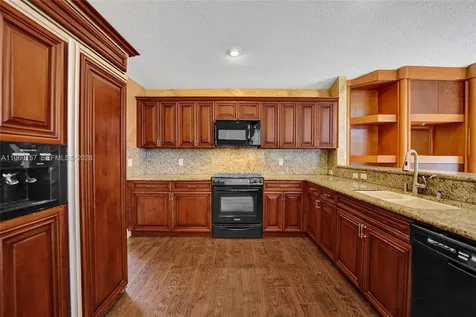3280 Huntington Weston FL 33332