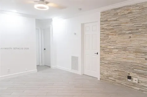 5464 NE 3rd Avenue Oakland Park FL 33334