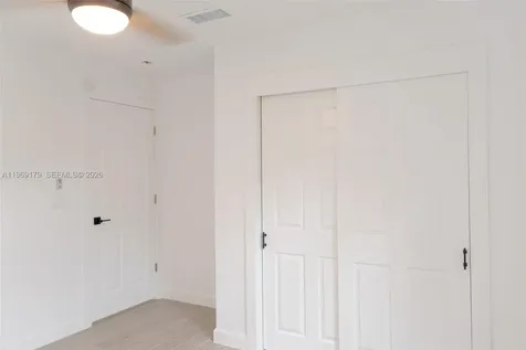 5464 NE 3rd Avenue Oakland Park FL 33334