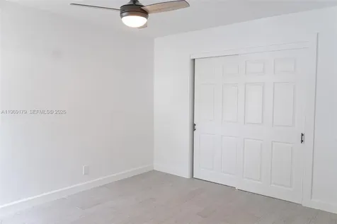 5464 NE 3rd Avenue Oakland Park FL 33334