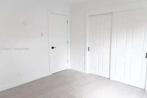 5464 NE 3rd Avenue Oakland Park FL 33334