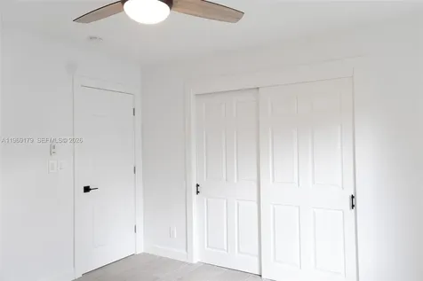 5464 NE 3rd Avenue Oakland Park FL 33334