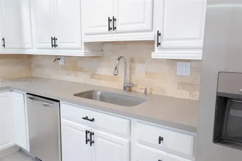 5464 NE 3rd Avenue Oakland Park FL 33334