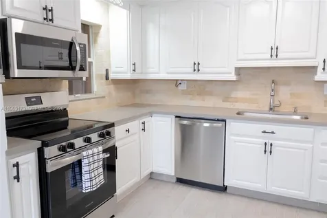 5464 NE 3rd Avenue Oakland Park FL 33334