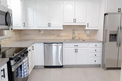 5464 NE 3rd Avenue Oakland Park FL 33334