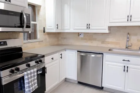 5464 NE 3rd Avenue Oakland Park FL 33334