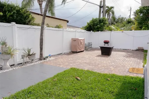 5464 NE 3rd Avenue Oakland Park FL 33334