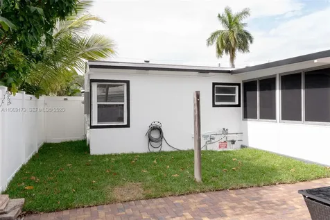 5464 NE 3rd Avenue Oakland Park FL 33334
