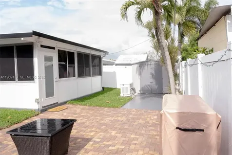 5464 NE 3rd Avenue Oakland Park FL 33334
