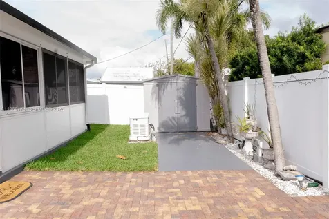 5464 NE 3rd Avenue Oakland Park FL 33334
