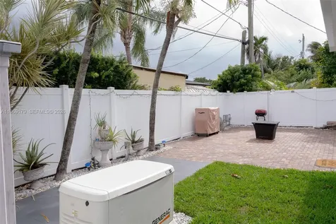 5464 NE 3rd Avenue Oakland Park FL 33334