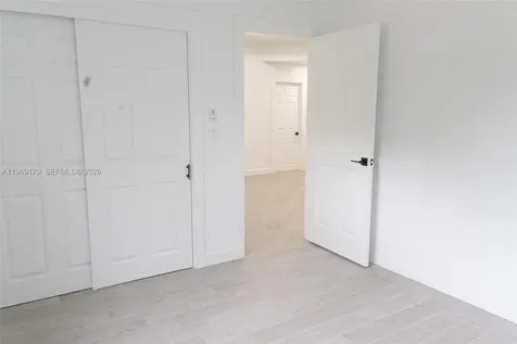 5464 NE 3rd Avenue Oakland Park FL 33334