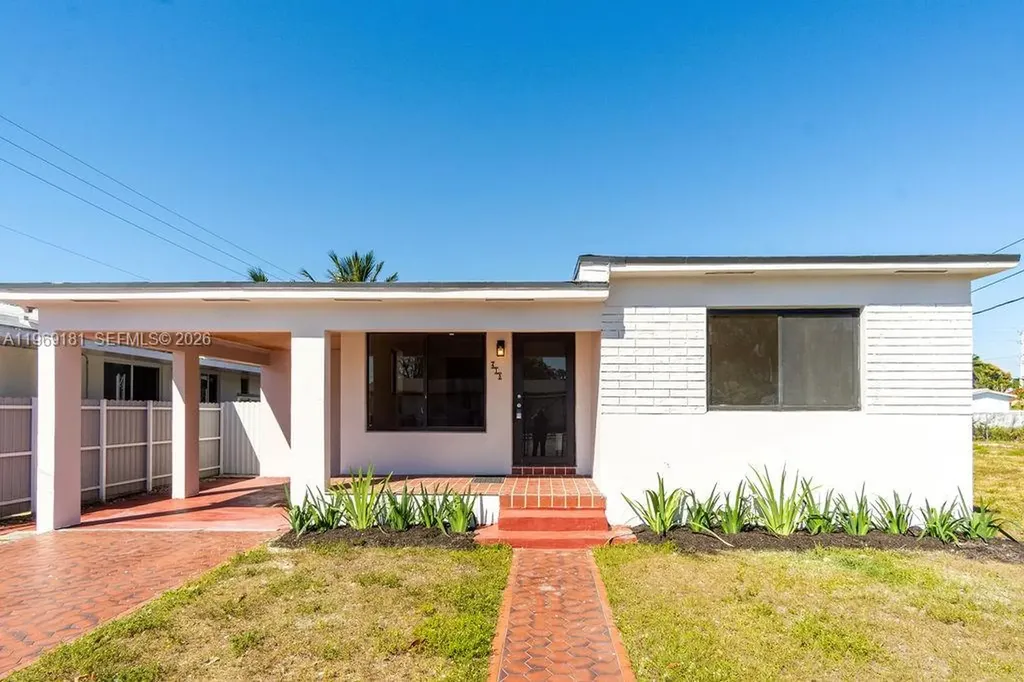 415 E 52nd Street Hialeah FL 33013
