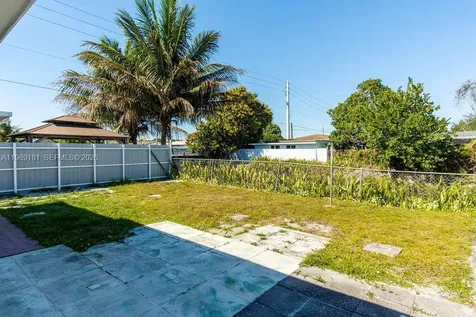 415 E 52nd Street Hialeah FL 33013