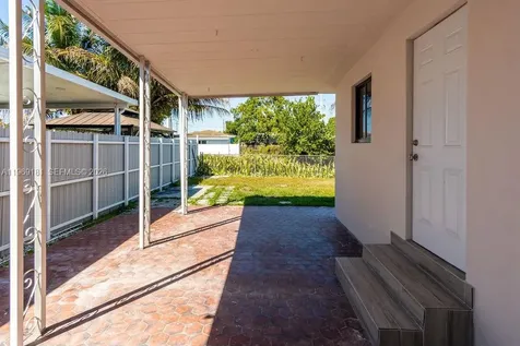 415 E 52nd Street Hialeah FL 33013