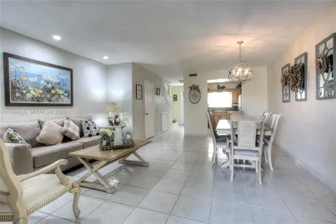 1675 W 72nd Street Hialeah FL 33014