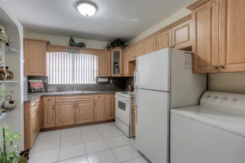 1675 W 72nd Street Hialeah FL 33014