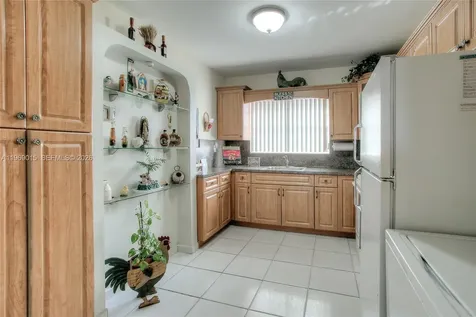 1675 W 72nd Street Hialeah FL 33014