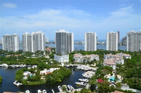 1000 W Island Boulevard Aventura FL 33160