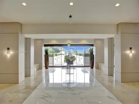 1000 W Island Boulevard Aventura FL 33160