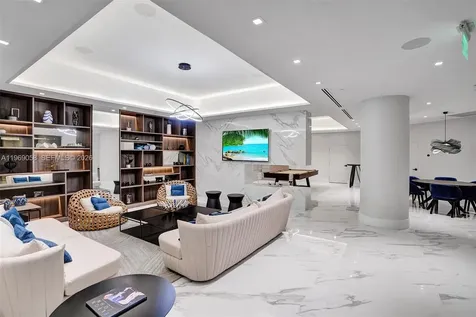 1000 W Island Boulevard Aventura FL 33160