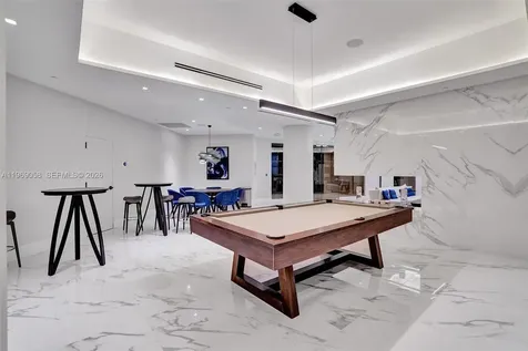 1000 W Island Boulevard Aventura FL 33160