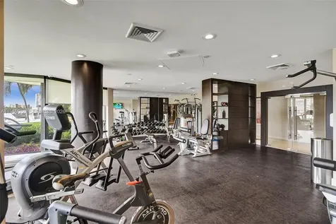 1000 W Island Boulevard Aventura FL 33160