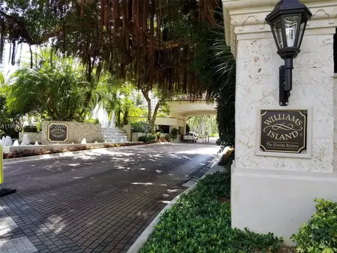 1000 W Island Boulevard Aventura FL 33160