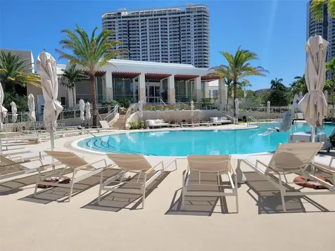 1000 W Island Boulevard Aventura FL 33160