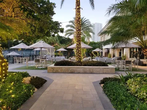1000 W Island Boulevard Aventura FL 33160