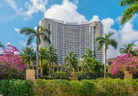 1000 W Island Boulevard Aventura FL 33160