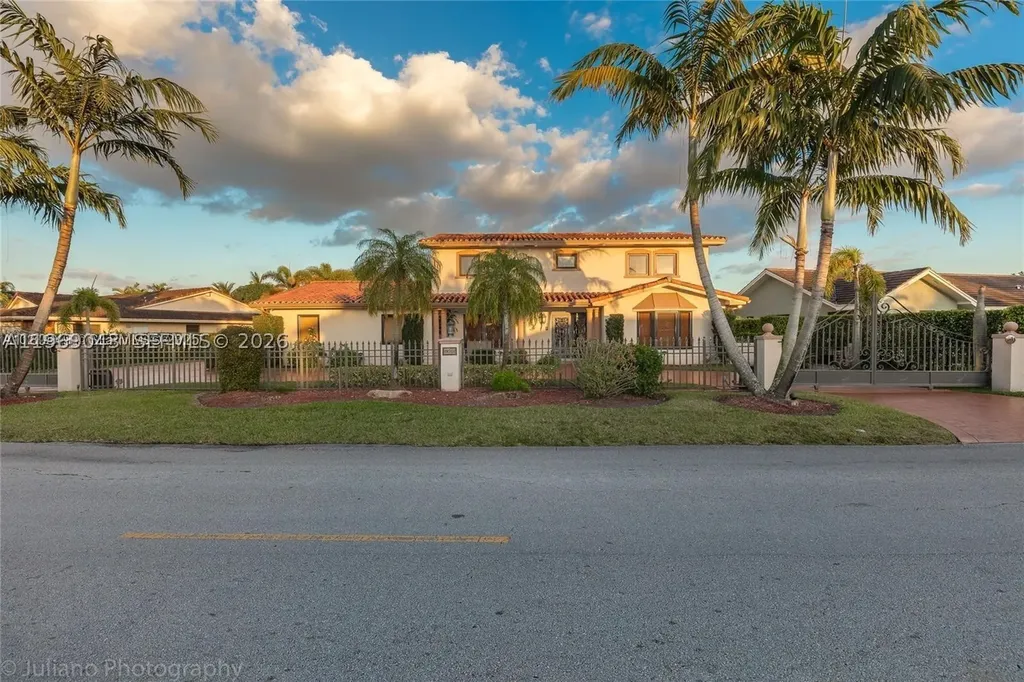 19701 W Oakmont Drive Hialeah FL 33015