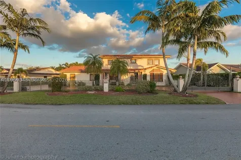 19701 W Oakmont Drive Hialeah FL 33015