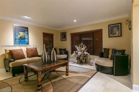 19701 W Oakmont Drive Hialeah FL 33015