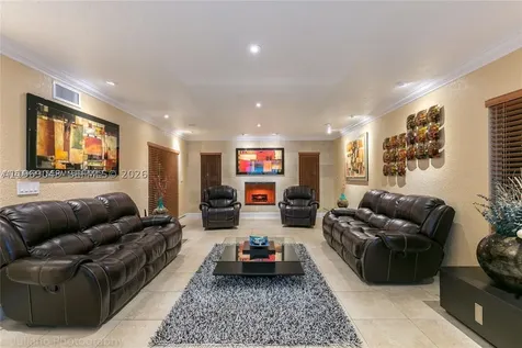 19701 W Oakmont Drive Hialeah FL 33015