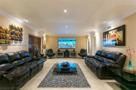 19701 W Oakmont Drive Hialeah FL 33015