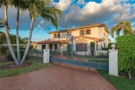 19701 W Oakmont Drive Hialeah FL 33015